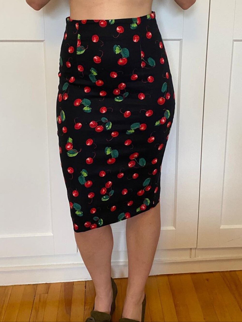 Collectif London Black Cherry Print Pin Up Style Pencil Skirt